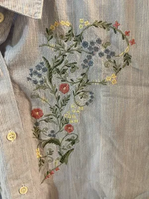 Size L/XL Maggie & Max Light Blue Pinstriped Button Down T-Shirt with Floral Embroidery thumbnail 2