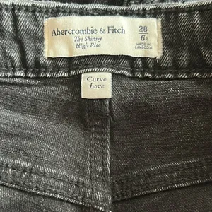 Abercrombie and Fitch the Skinny High Rise Curve Love Black Distressed Jeans 28 thumbnail 7