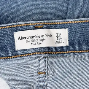 Abercrombie & Fitch 90’s Straight Mid Rise Jeans thumbnail 3