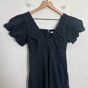 ABERCROMBIE- Puff Sleeve Plunge Midi Dress Black Size XS thumbnail 3
