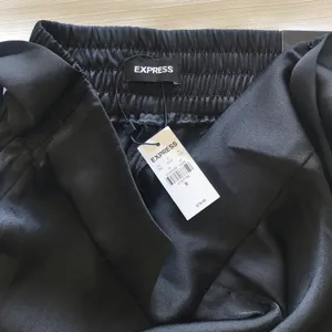 Express Satin High Rise Wide Leg Pant Ruffle Crop Tank Set, NWT, Medium, Black thumbnail 15