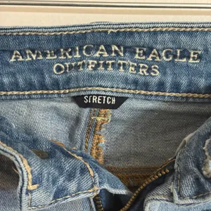 American Eagle Stretch Distressed Lace Trim Denim Cut Off Shorts Low Rise Size 2 thumbnail 6