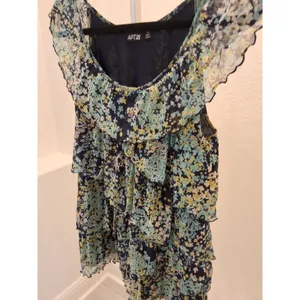 APT. 9 Sleeveless Multilayer Lined Ruffled Blue Floral Size M Women Blouse thumbnail 5