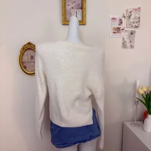 Abercrombie & Fitch Sweater Size XS White Fuzzy Knit Long Sleeve Pullover thumbnail 5
