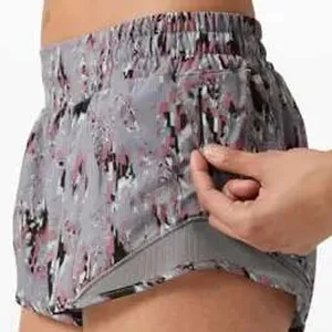 Lululemon Shorts Women 6 Grey Pink Tracker Short V 4 Incognito Camo Running Gym thumbnail 2