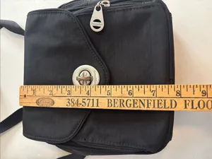 Baggallini Black Nylon Crossbody Lots Of Compartments Adjustable Strap Preloved thumbnail 11