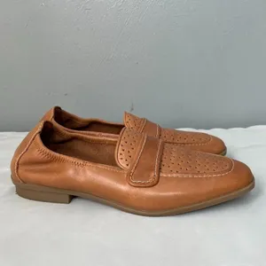Clarks Collection Lyrical Way Shoe Size 7 Brown Leather Loafers Flats Perforated thumbnail 4