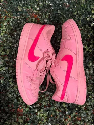 Nike Triple Pink Dunk Low size 8 women’s sneakers thumbnail 2