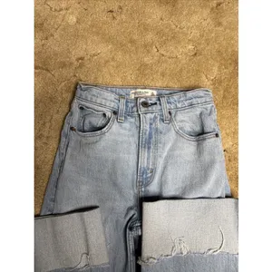 Abercrombie And Fitch Women's High Rise 90s Relaxed Jean Ladies 23/000 EUC thumbnail 3