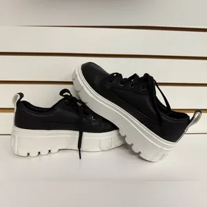 Sorel Caribou X Waterproof Chunky Platform Sneaker Size 9 Black & White Leather thumbnail 8