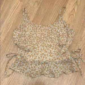 Illa Illa Small Tan & Orange Ditsy Floral Print Chiffon Tank Top Cutouts Strappy thumbnail 1