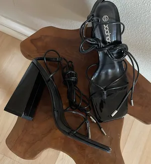 NEW Boohoo Black Strappy Heeled Sandals Size 8 thumbnail 1
