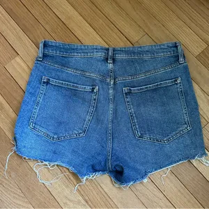 Old Navy High Rise Straight Jean Denim Shorts Womens 12 Distressed thumbnail 3
