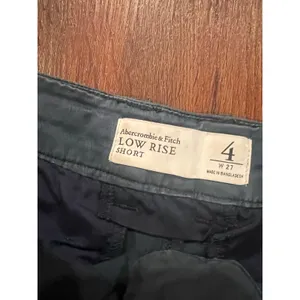 Abercrombie & Fitch Navy Blue Low Rise Chino Shorts - Y2K Preppy - Size 4 thumbnail 4