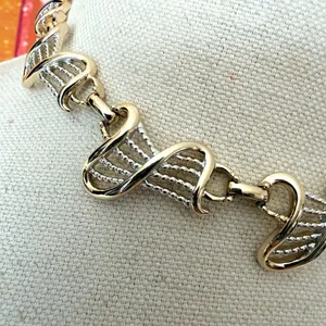 Vintage Gold Tone Sculptural Twisted Ribbon Link Statement Necklace thumbnail 3