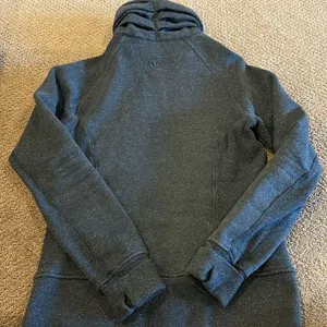 Lululemon Women’s Grey Glitter Cuddle Up Jacket/Sweatshirt Zip-up, Size 8 thumbnail 6
