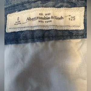 Abercrombie & Fitch Denim Mini Skirt women’s Size 25/0 Gold Floral Pattern thumbnail 5