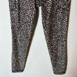 Athleta Salutation Stash 7/8 Pocket Leggings Abstract Print‎ Size Small thumbnail 3
