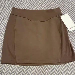 Lululemon Scuba HR Mini Skirt Taupe Brown Cotton Fleece LW8ALSS Size M NEW thumbnail 2