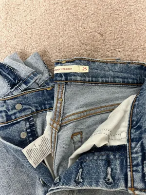 Levi’s Wedgie Straight Jeans thumbnail 3