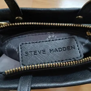 Steve Madden black leather handbag with‎ gold hardware thumbnail 4