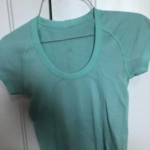Women's lululemon Mint Green size two swiftly tech tshirt thumbnail 6