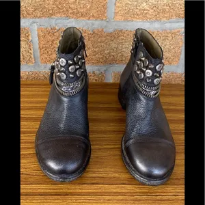 MERY made in italy booties size 6 Black thumbnail 3