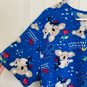 NWOT | Zoe + Chloe women’s bright blue koala scrub‎ top with pockets XL thumbnail 2