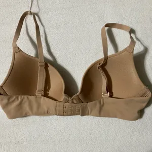 SKIMS Fits Everybody T-Shirt Bra 32B thumbnail 3