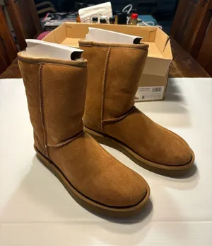Short UGG boots thumbnail 1