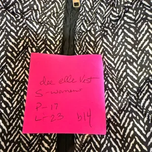 dee elle Women's Small Black & White Chevron Quilted Vest EUC b14 thumbnail 12