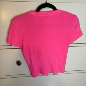 Aritzia TNA Pink Cropped Tee thumbnail 2