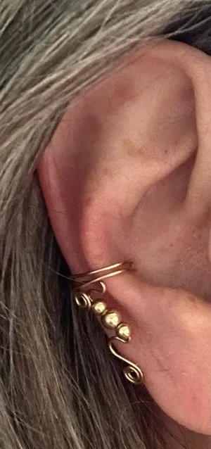 Goldtone EUC ear cuff. Metal in goldtone and adjustable to fit most sizes thumbnail 1