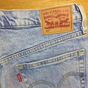 Levi’s 501 Jean shorts 28 button-fly light wash distressed thumbnail 4