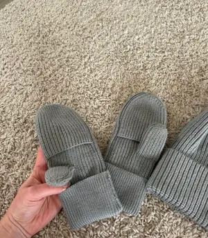 Lululemon Hat/Gloves Set thumbnail 3