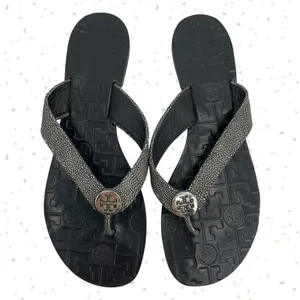 Tory Burch Thora Stingray Black Leather Thong Sandals Smoke Silver Foil Size 10 thumbnail 2