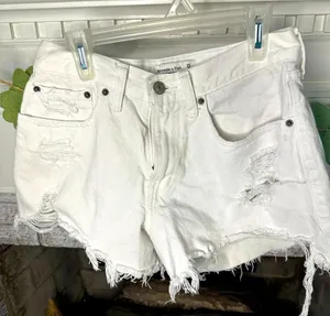 Abercrombie Curve Love The Boyfriend Short White Distressed Denim Size 25 thumbnail 1