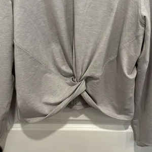 Lululemon Tuck & Gather Twist Front Long Sleeve Pullover Top Sweatshirt size 8 thumbnail 2