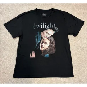 Lions Gate Entertainment Twilight Movie Graphic T-Shirt Size 2XL thumbnail 1
