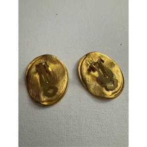 80's Vintage Womens Chunky Gold Tone Conclave Leafy‎ Oval Clip On Earrings Money thumbnail 3
