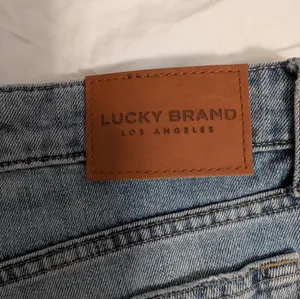 Lucky Brand Distressed The Cut Off Mid Rise Jean Short W6/28 Medium Wash thumbnail 3