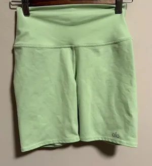 ALO Yoga Green Bike Shorts High-Rise Performance- Size XS thumbnail 1