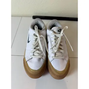 Nike Court Legacy Lift Platform Sneakers Women 7 White Gum‎ Sole Minimalist thumbnail 2