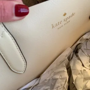 Authentic KATE SPADE Pebbled leather REVERSIBLE Open tote with zip coin thumbnail 9