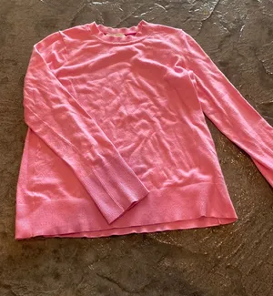 Free assembly pink sweater  thumbnail 1