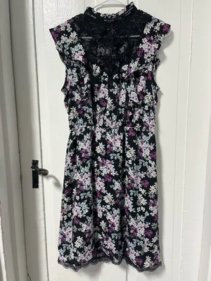 NWOT Express Floral Dress High Neck Lace Detail front slit size M thumbnail 2