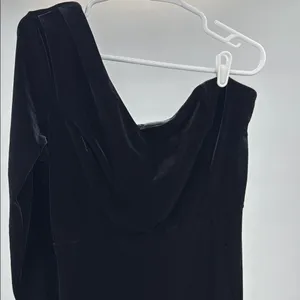 Lulu's Elegant Black Velvet One Shoulder Dress high slit XXL event party formal thumbnail 4