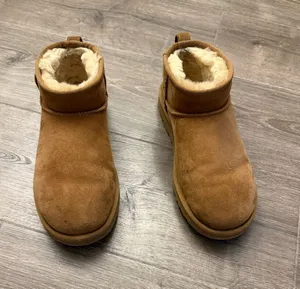 UGG Mini Boots Classic Women’s thumbnail 2