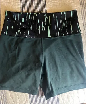 Lululemon groove shorts sz8  thumbnail 1