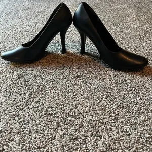 Ovio Black 4” round‎ toe heels size 7.5 thumbnail 2